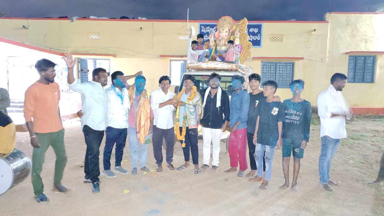 వినాయకుని లడ్డూను దక్కించుకున్న గానీ పికెపి సిండికేట్ సభ్యులు