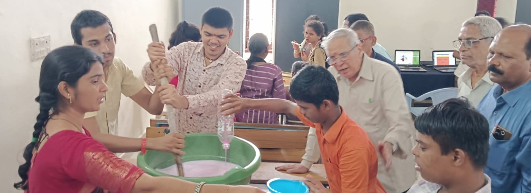 స్నేహ సొసైటీ ఫర్ రూరల్ రీ కన్స్ట్రక్షన్ దివ్యాంగుల పాఠశాలను సందర్శించిన విశ్రాంత ఐఏఎస్ చక్రపాణి