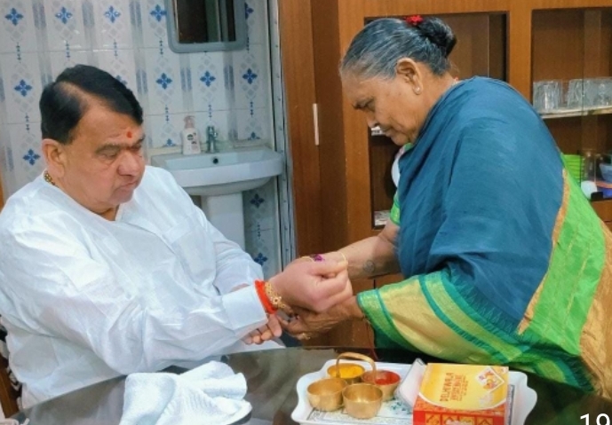 మాజీ స్పీకర్, బాన్సువాడ ఎమ్మెల్యే కు రాఖీ కట్టిన తన సోదరీమణి