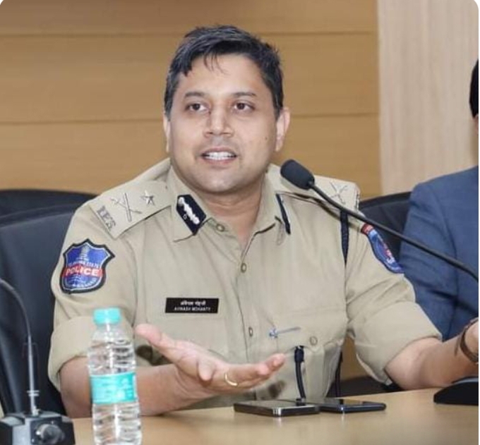 చిలుకూరు గ్రామంలో ఉద్రిక్తత నెలకొనడంతో బయటి వ్యక్తులపై నిషేధం విధించిన పోలీసులు