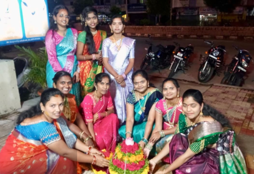 కోణార్క్ హాస్పిటల్ లో బతుకమ్మ వేడుకలు