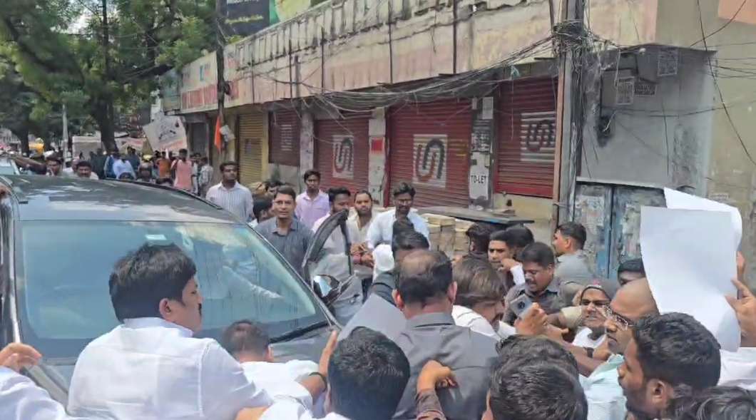 మాజీ మంత్రి కేటీఆర్ కు నిరసన సెగ