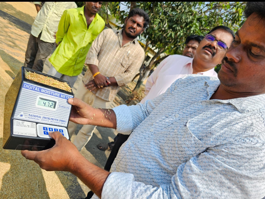ధాన్యం కొనుగోళ్లు వేగంగా చేయాలి : అదనపు కలెక్టర్ వేంకటేశ్వర్లు