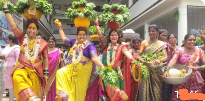 తెలంగాణ ప్రజల సంస్కృతి , సంప్రదాయాలకు ప్రతీక బోనాలు