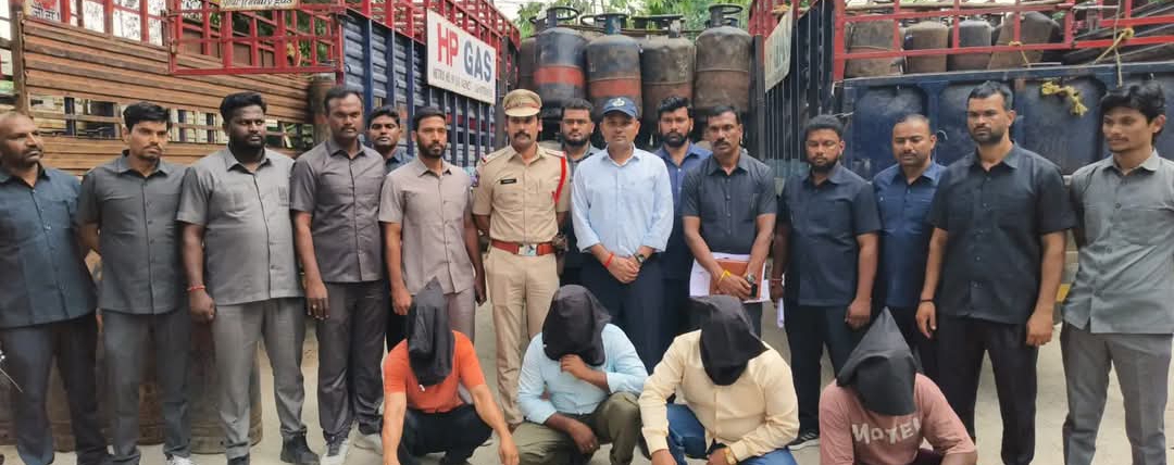 స్మశాన వాటికలో గ్యాస్ సిలిండర్ల అక్రమ నిల్వ