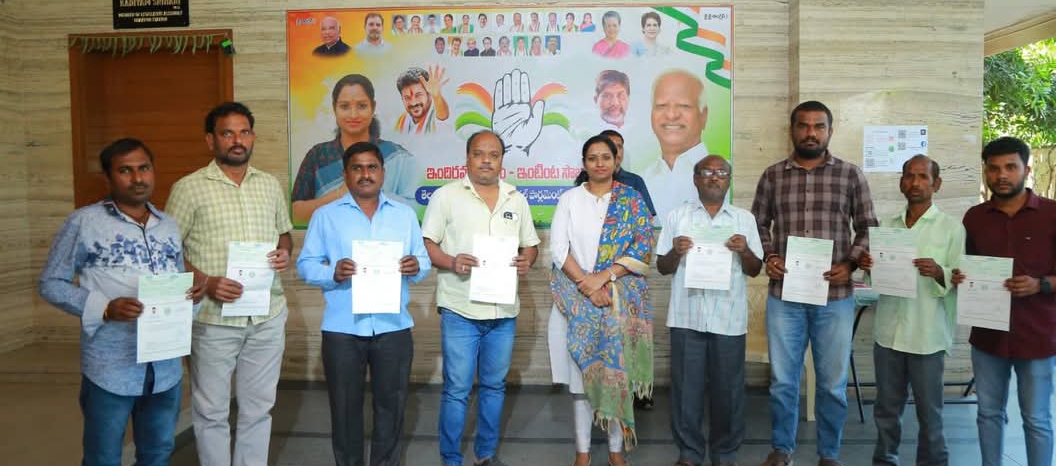 Daily Bharat సీఎం సహాయనిధి చెక్కులు పంపిణీ చేసిన వరంగల్ ఎంపీ డాక్టర్ కడియం కావ్య..