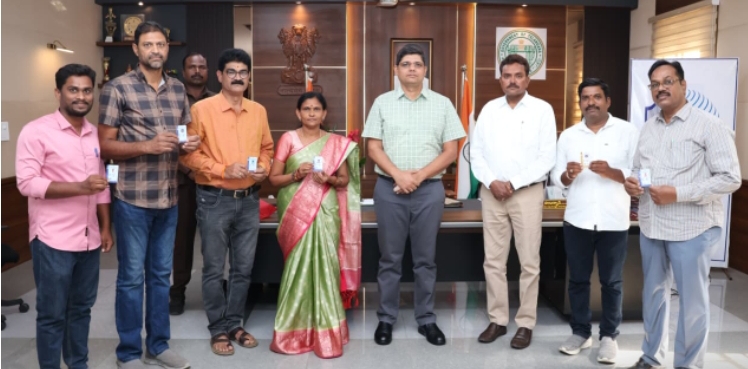 Daily Bharat కలెక్టర్ చేతుల మీదుగా మీడియా అక్రిడిటేషన్ కార్డులు అందజేత