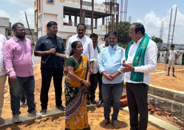 ఇందిరమ్మ ఇండ్లను పరిశీలించిన రూరల్ ఎమ్మెల్యే  డాక్టర్ భూపతి రెడ్డి