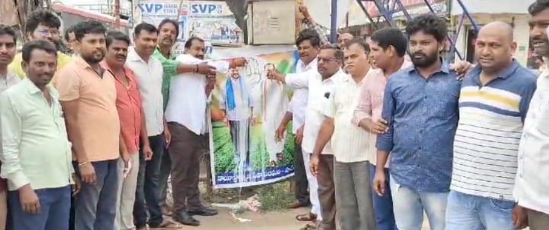 తెలంగాణ సీఎం రేవంత్ రెడ్డి మరియు షాద్ నగర్ ఎమ్మెల్యే వీర్లపల్లి శంకర్ చిత్రపటాలకు పాలాభిషేకం