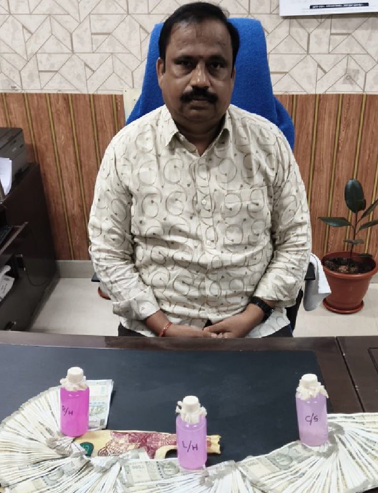 ఏసీబీకి చిక్కిన జి.హెచ్.ఎం.సి డిప్యూటీ కమీషనర్