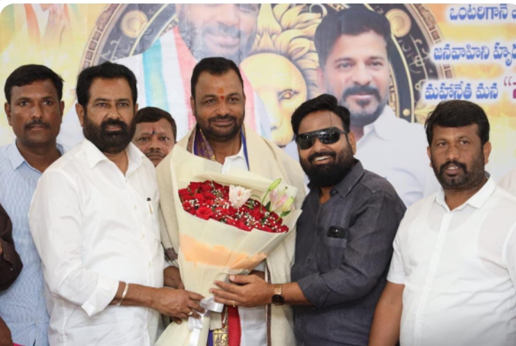 జన్మదిన వేడుకలకు హాజరైన మాజీ ఎమ్మెల్యే చౌలపల్లి ప్రతాప్ రెడ్డి