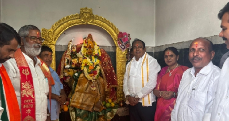 సాంపల్లి తండాలో జగదంబ మాతకు ముక్కుపుడక సమర్పించిన నిజామాబాద్ రూరల్ ఎమ్మెల్యే భూపతి రెడ్డి దంపతులు