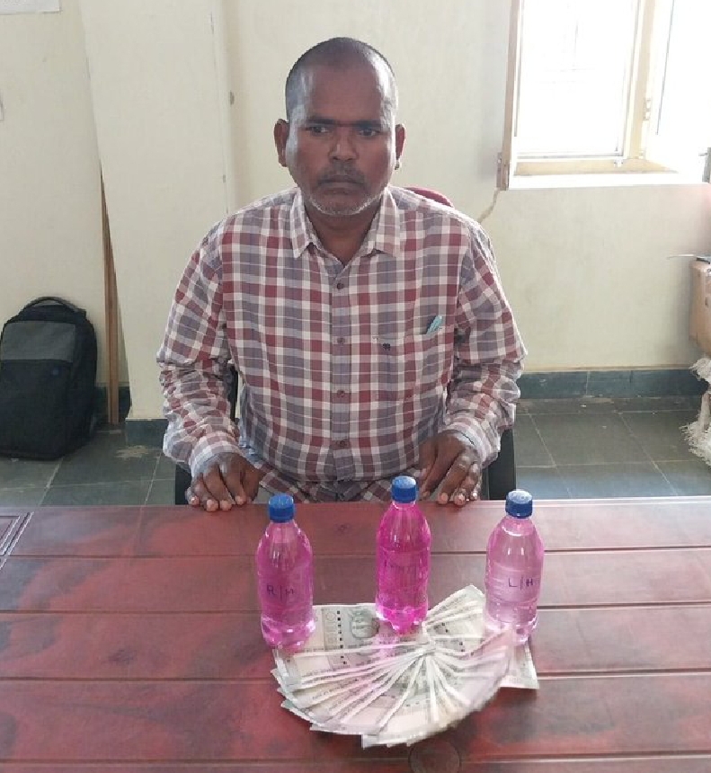 ఏసీబీకి చిక్కిన కమ్యూనిటీ కో ఆర్డినేటర్