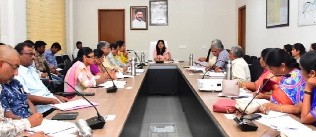 భవన నిర్మాణ పనులను వేగంగా పూర్తి చేయాలి : కలెక్టర్ గరిమ అగ్రవాల్