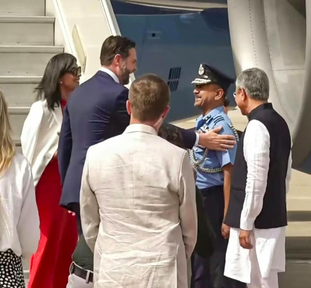 భారత్ కు చేరుకున్న అమెరికా వైస్ ప్రెసిడెంట్ జేడీ వాన్స్ దంపతులు