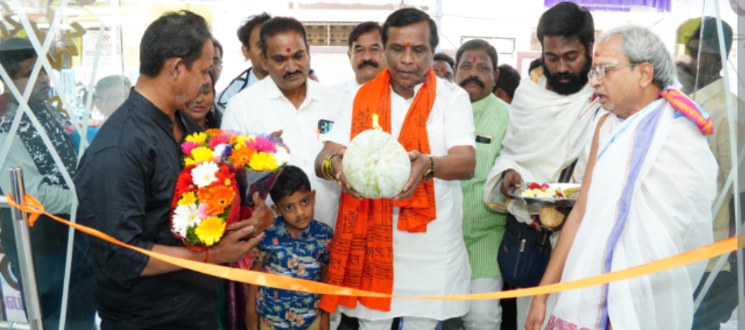 భాస్కర సూపర్ స్పెషాలిటీ హాస్పిటల్ ను ప్రారంభించిన అర్బన్ ఎమ్మెల్యే