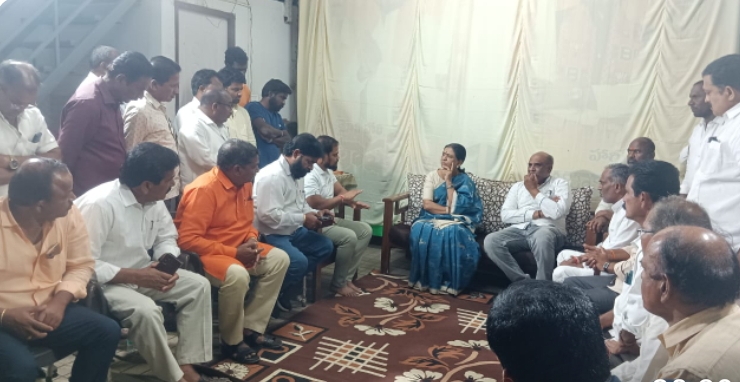 విద్యార్థి నీరజ్ కుటుంబాన్ని పరామర్శించిన ఎంపీ డీకే అరుణ