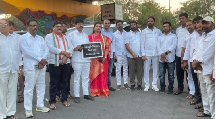 కేంద్ర బడ్జెట్ పై కాంగ్రెస్ పార్టీ అధ్యర్యంలో ట్యాంకు బండ్ పై ధర్నా