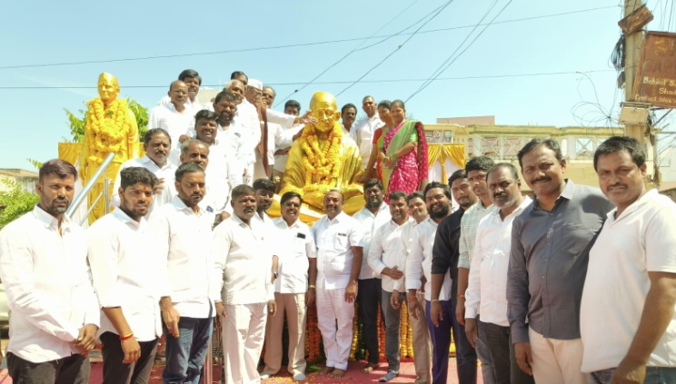 మహనీయులకు నివాళులర్పించిన ఎమ్మెల్సీ నవీన్ కుమార్ రెడ్డి