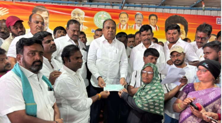 పేద ప్రజల ప్రభుత్వం కాంగ్రెస్ ప్రభుత్వం