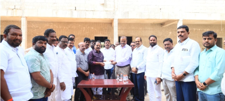 కళాశాల భవన నిర్మాణానికి రూ.50 లక్షల రూపాయల విరాళం