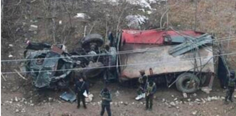 లోయలో పడ్డ ఆర్మీ వాహనం... ముగ్గురు జవాన్లు మృతి