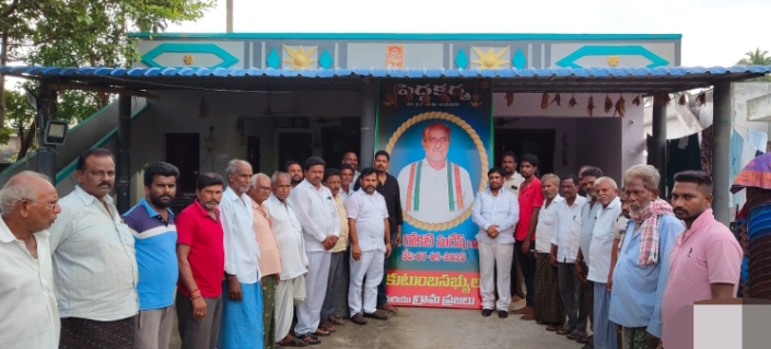 రోకటి సురేష్ కుటుంబ సభ్యులను పరామర్శించిన బీఆర్ఎస్ పార్టీ నాయకులు