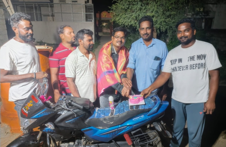 రొకటియువసేన ఆధ్వర్యంలో ఉమ్మడి జిల్లాల స్టాఫ్ రిపోర్టర్ డైలీ భారత్ న్యూస్ గుమ్మడి మహేష్ జన్మదిన వేడుకలు