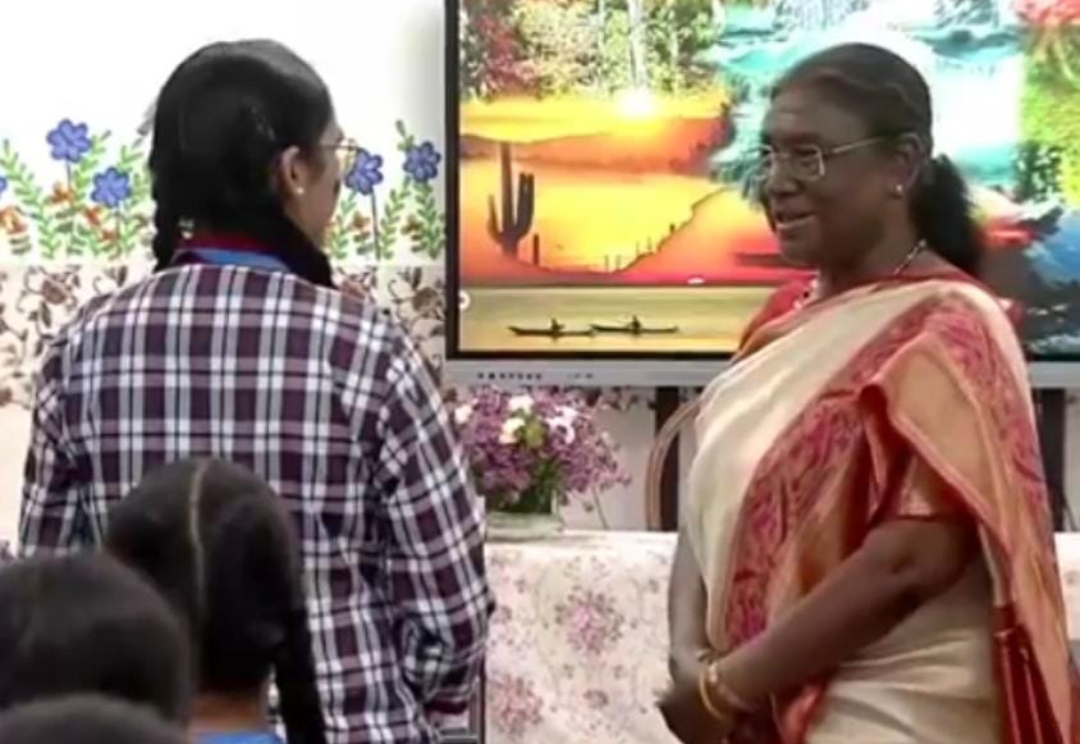 పాఠశాలలో విద్యార్థులతో ముచ్చటించిన రాష్ట్రపతి