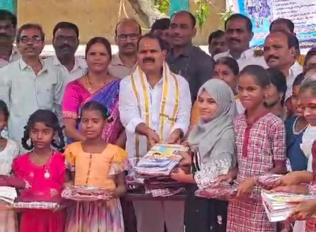 ప్రభుత్వ పాఠశాలలో చదువులు ఉత్తమమైనది : ఎమ్మెల్యే వీర్లపల్లి శంకర్