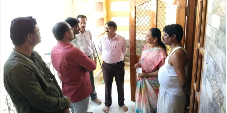 ఇందిరమ్మ ఇళ్ల సర్వే నమోదు పరిశీలించిన హౌసింగ్ చీఫ్ ఇంజనీర్ చాణక్య