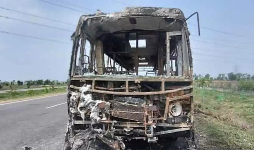 సూర్యాపేటలో ట్రావెల్స్&zwnj; బస్సు దగ్ధం