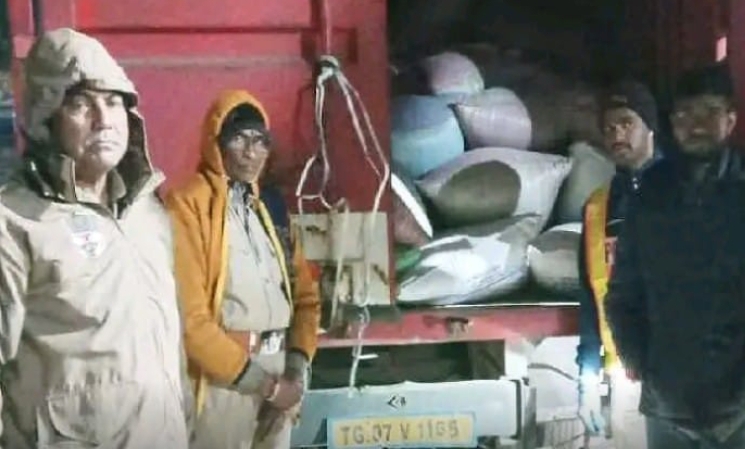 పక్కదారి పడుతున్న పి డి ఎస్ బియ్యం పట్టివేత