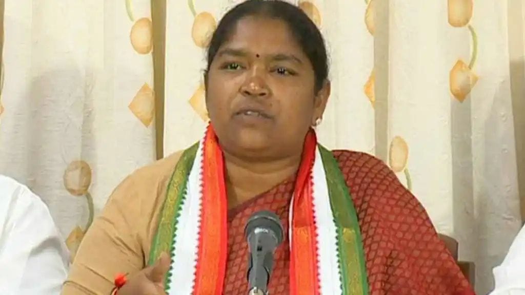 గొర్రెల స్కామ్&zwnj;పై సీతక్క ధ్వజం..