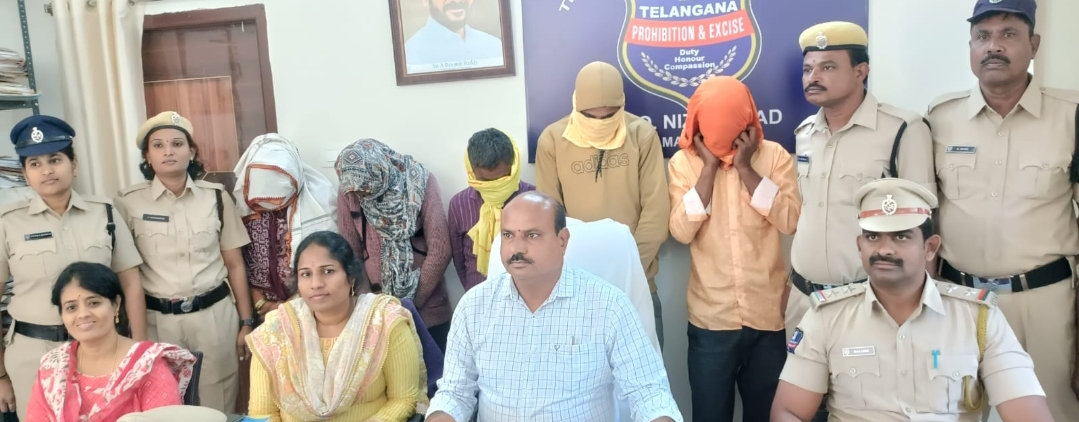 జిల్లా కేంద్రంలో గంజాయి ముఠాపై  ఎక్సైజ్ అధికారుల దాడులు