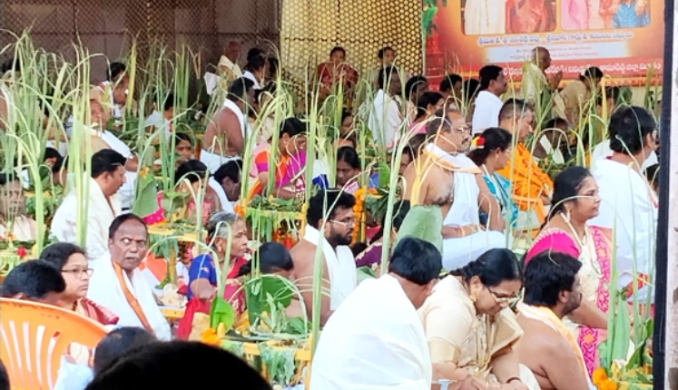 సాయిబాబా ఆలయంలో సామూహిక సత్యనారాయణ స్వామి వ్రతముల నిర్వహణ