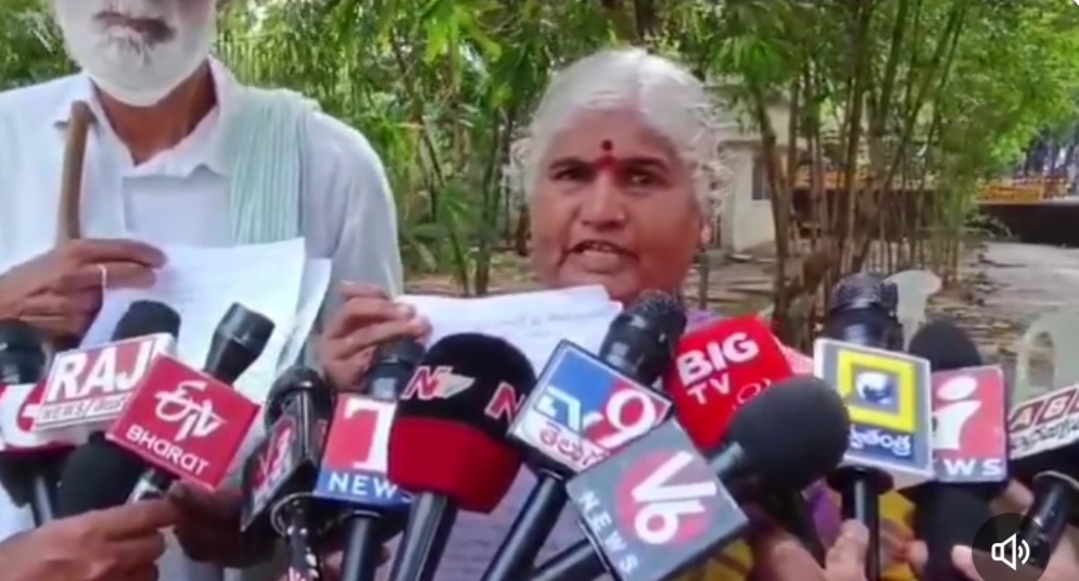 ఆస్తికోసం కన్న తల్లిదండ్రులను వేధిస్తున్న సీఐ