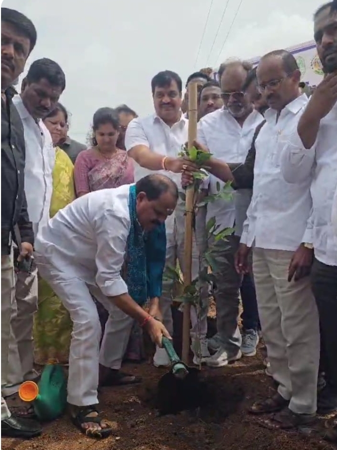 పచ్చటి మొక్కలతోనే భవిష్యత్తు తరాలకు భరోసా : ఎమ్మెల్యే వీర్లపల్లి శంకర్