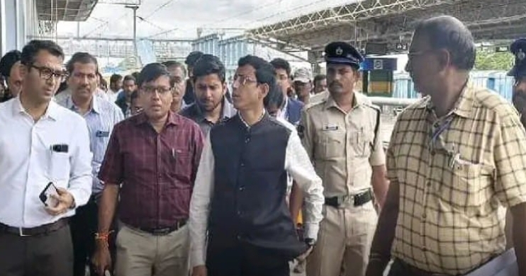 నిజామాబాద్ రైల్వేస్టేషన్లో జరుగుతున్న పనులను పరిశీలించిన డీఆర్ఎం