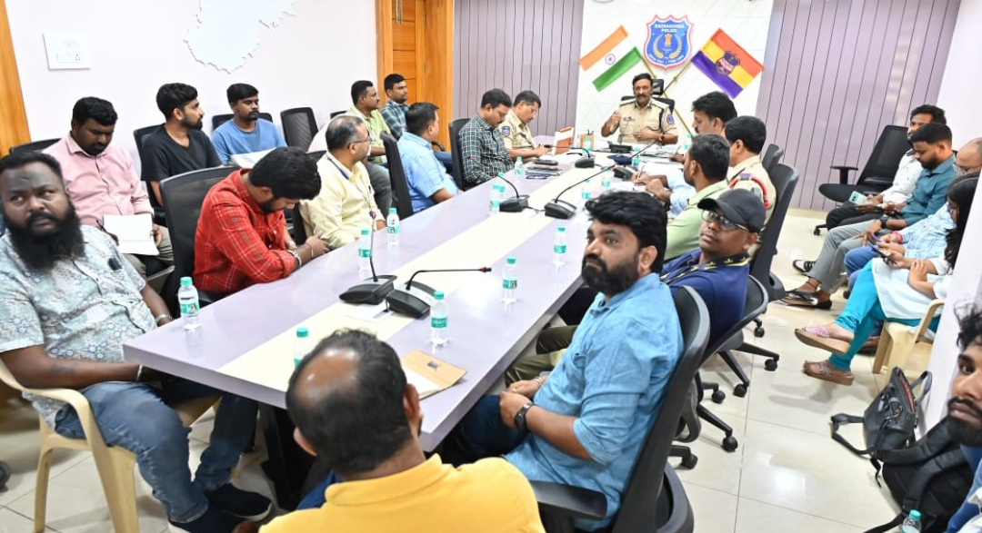 ఈ కామర్స్ సంస్థల డెలివరీ రంగ ఉద్యోగులు రోడ్డు ప్రమాదాల బారిన పడకుండా ప్రత్యేక చర్యలు: సీపీ సుధీర్ బాబు