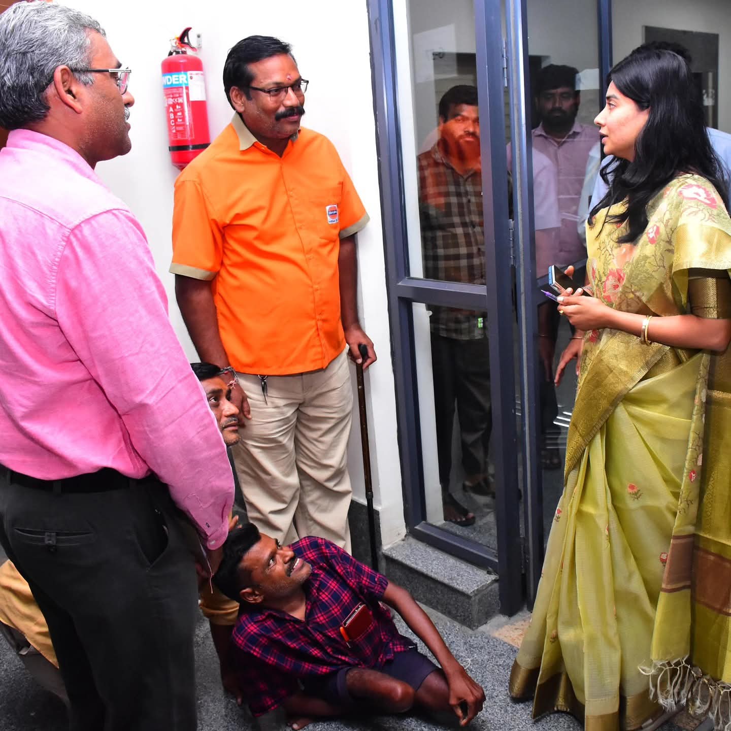 దివ్యాంగుల పెట్రోల్ బంక్ భేష్ : ఇంచార్జి కలెక్టర్ గరీమా అగ్రవాల్