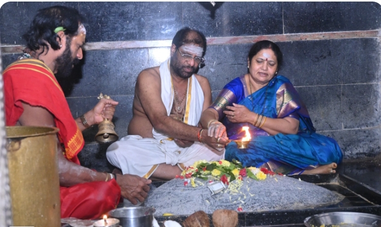 ఎంపీ వద్దిరాజు తీర్థాల సందర్శన