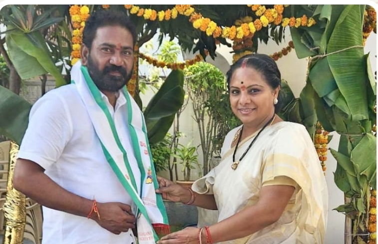 తెలంగాణ జాగృతి అధ్యక్షురాలు కవిత సమక్షంలో జాగృతిలో చేరిన  కరిపే రాజు