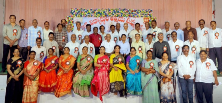 అపూర్వంగా కొనసాగిన పూర్వ విద్యార్థుల సమ్మేళనం