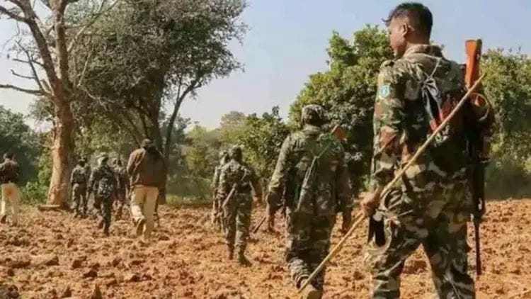 మందుపాతర పేలి ఇద్దరు జవాన్లకు గాయాలు