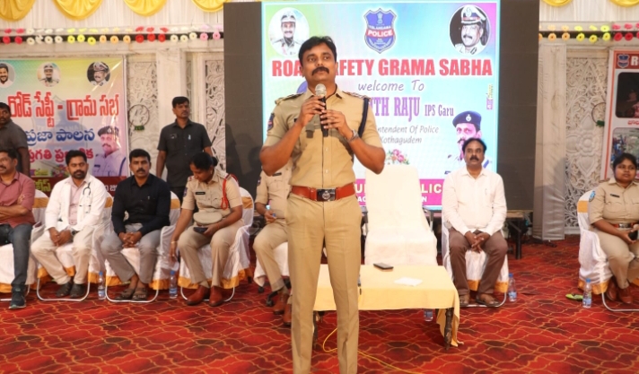 Daily Bharat రోడ్డు భద్రతా నియమాలు పాటించాలి : జిల్లా ఎస్పీ రోహిత్ రాజు