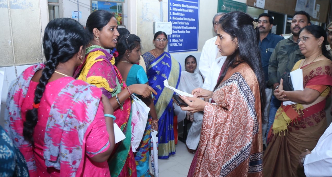 ప్రభుత్వ ప్రసూతి ఆసుపత్రిని ఆకస్మికంగా తనిఖీ చేసిన జిల్లా కలెక్టర్ పి. ప్రావీణ్య 