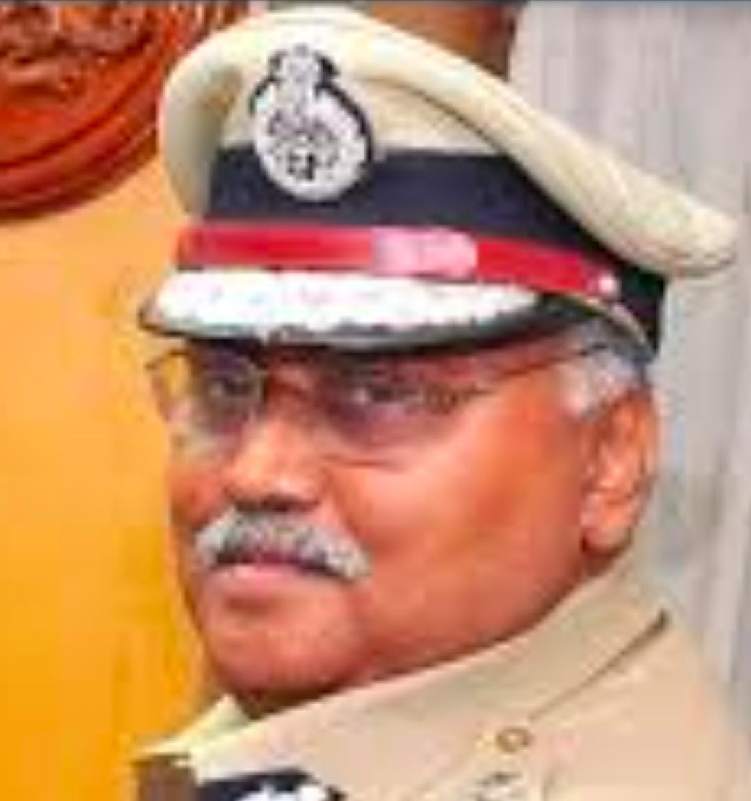 మాజీ డిజిపి దారుణ హత్య?