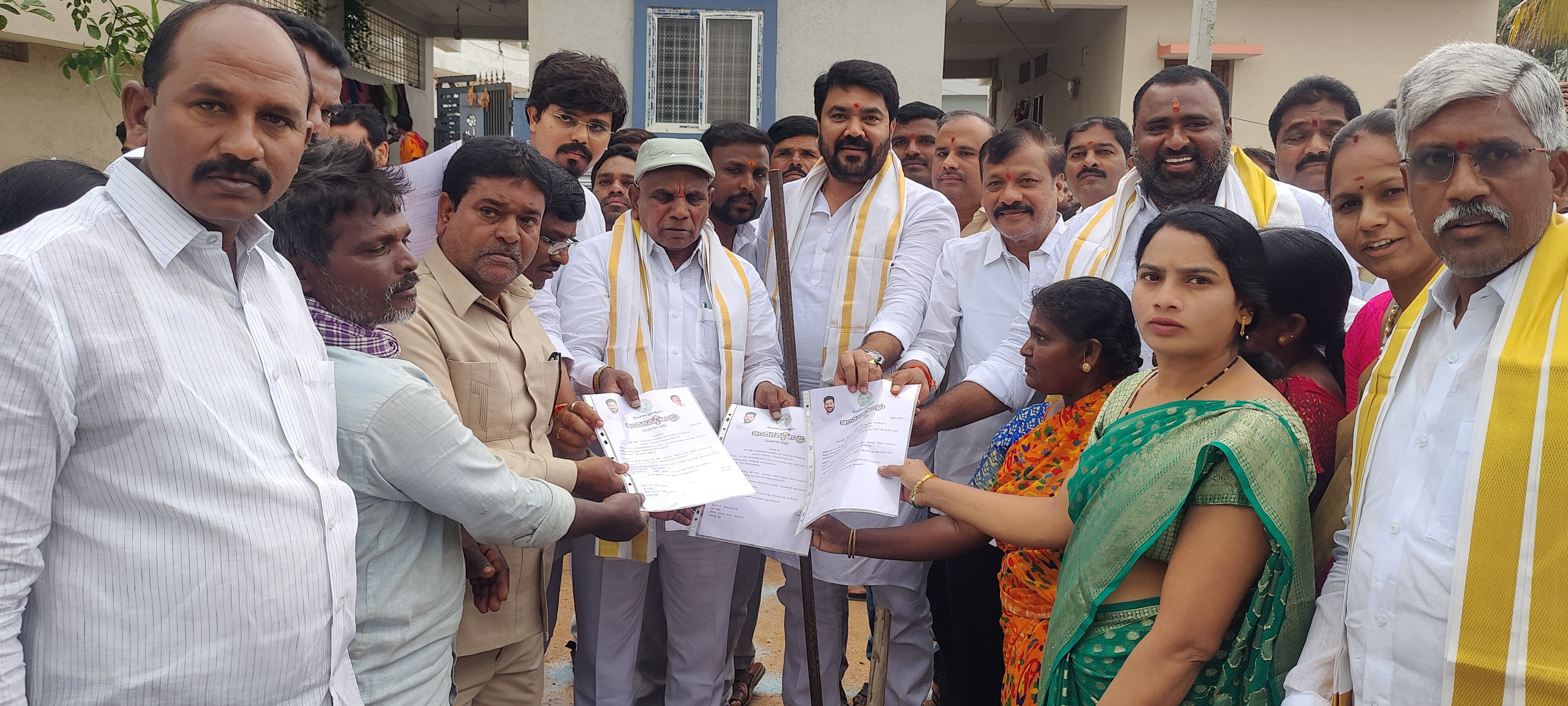 పేదల సొంతింటి కలను నెరవేర్చడమే ప్రభుత్వ లక్ష్యం : జిల్లా గ్రంథాలయ సంస్థ చైర్మన్ ఎలుగంటి మధుసూదన్ రెడ్డి