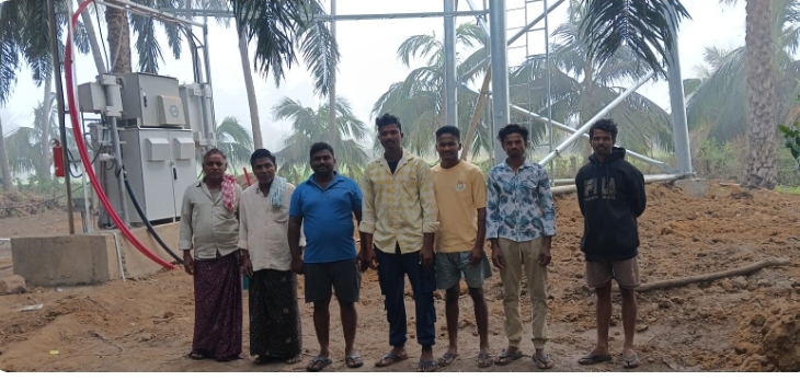 ఇళ్ల మధ్య నిర్మిస్తున్న సెల్ టవర్ ని ఆపాలని నిరసన తెలియజేస్తున్న రుద్రాక్షపల్లి గ్రామస్తులు